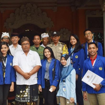 Hari Terakhir proses KKM (Kuliah Kerja Mahasiswa) dari PKN Stan Jakarta di Kantor Desa Padangsambian
