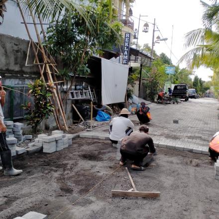 Pemdes Padangsambian Kaja Konsisten Laksanakan Padat Karya Tunai